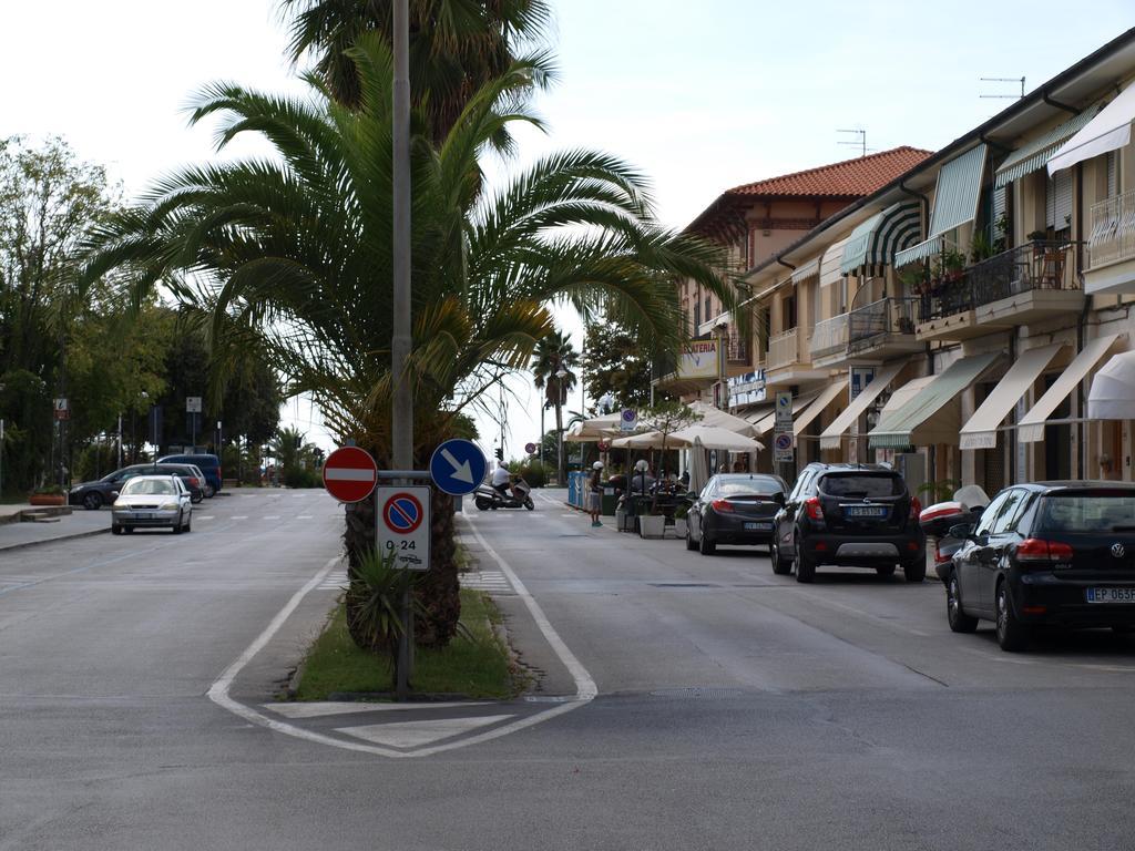 Il Pontile Holidays Apartment Marina di Pietrasanta Habitación foto