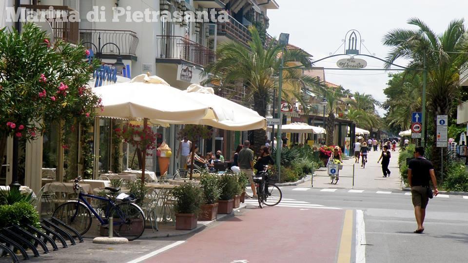 Il Pontile Holidays Apartment Marina di Pietrasanta Exterior foto